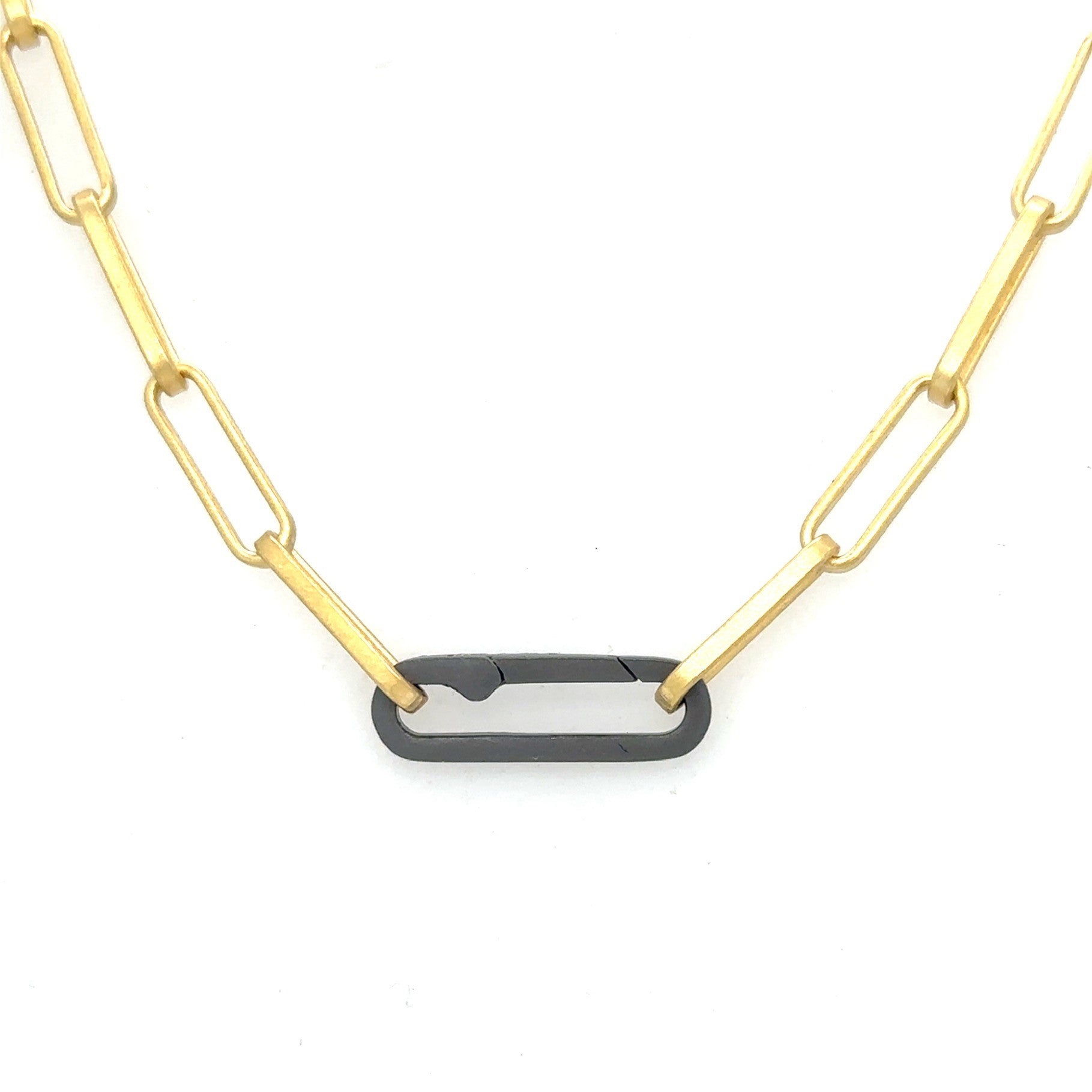 A lux chain for gold lovers! The even links of 18 kt gold plate brighten all skin tones and the oxidized silver paperclip connector adds that edge. Ideal as a single chain, but we love it layered with Talisman!