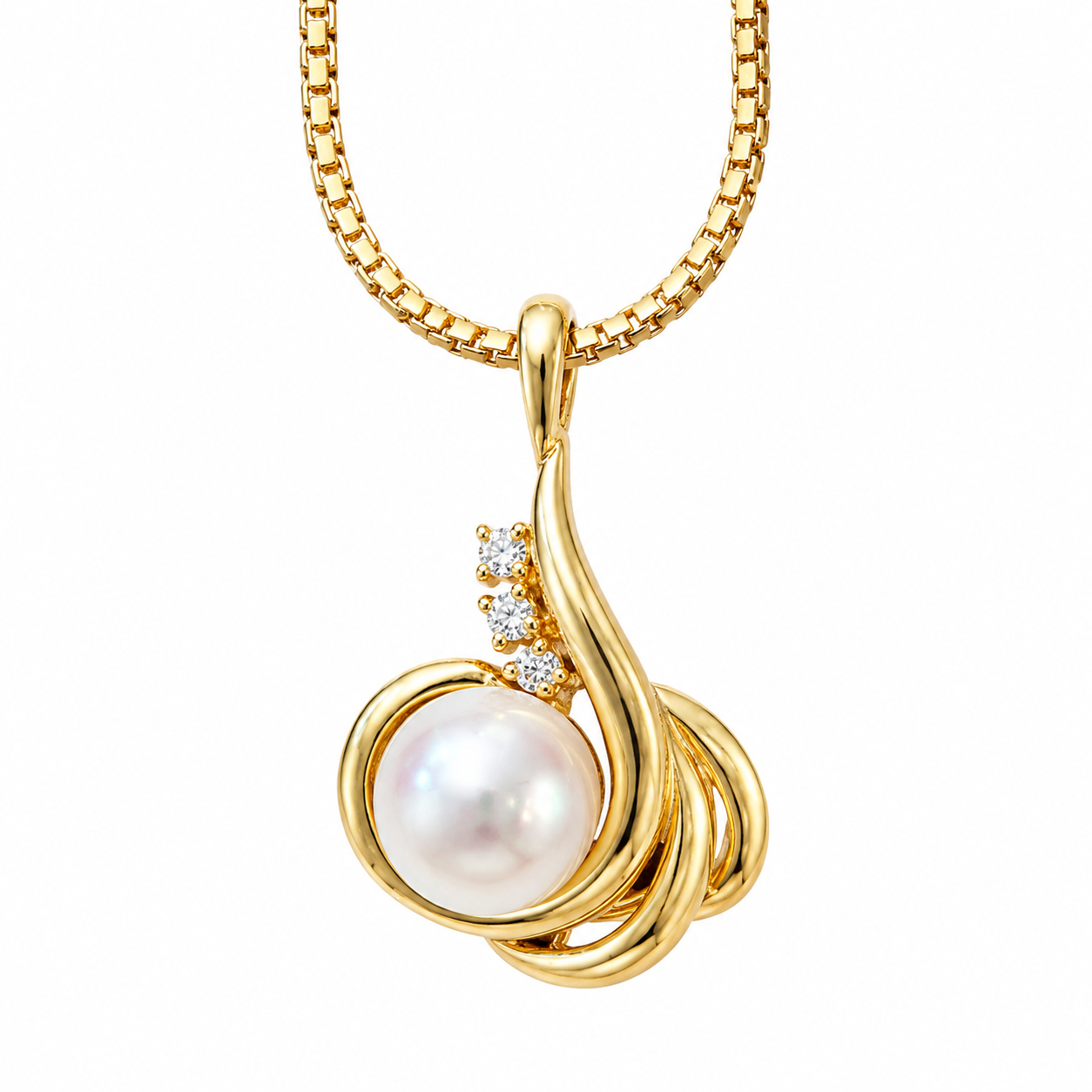 Close up of Peral and Diamond Necklace from Chikahisa Ancestor Collection