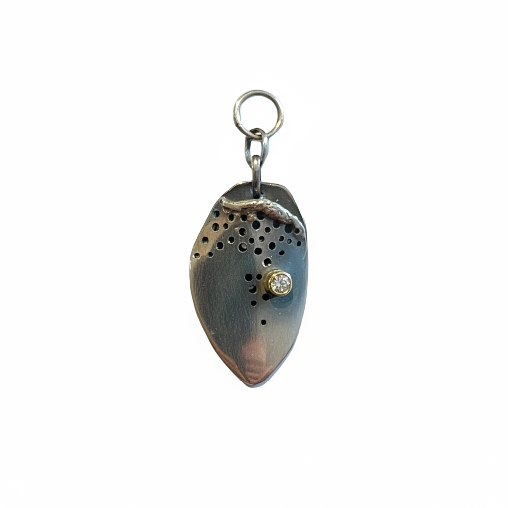 The Desire Talisman is designed to ignite your self-belief and manifest your deepest desires. It will be a constant reminder that you are inherently worthy of all that you yearn for.