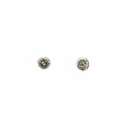 A captivating blend of ancient symbolism and modern elegance. At its center, a 2mm salt and pepper diamond is flush-set, adding an ethereal sparkle that catches the light with every movement. The Evil Eye Stud is designed for versatility, perfect for everyday wear or special occasions.