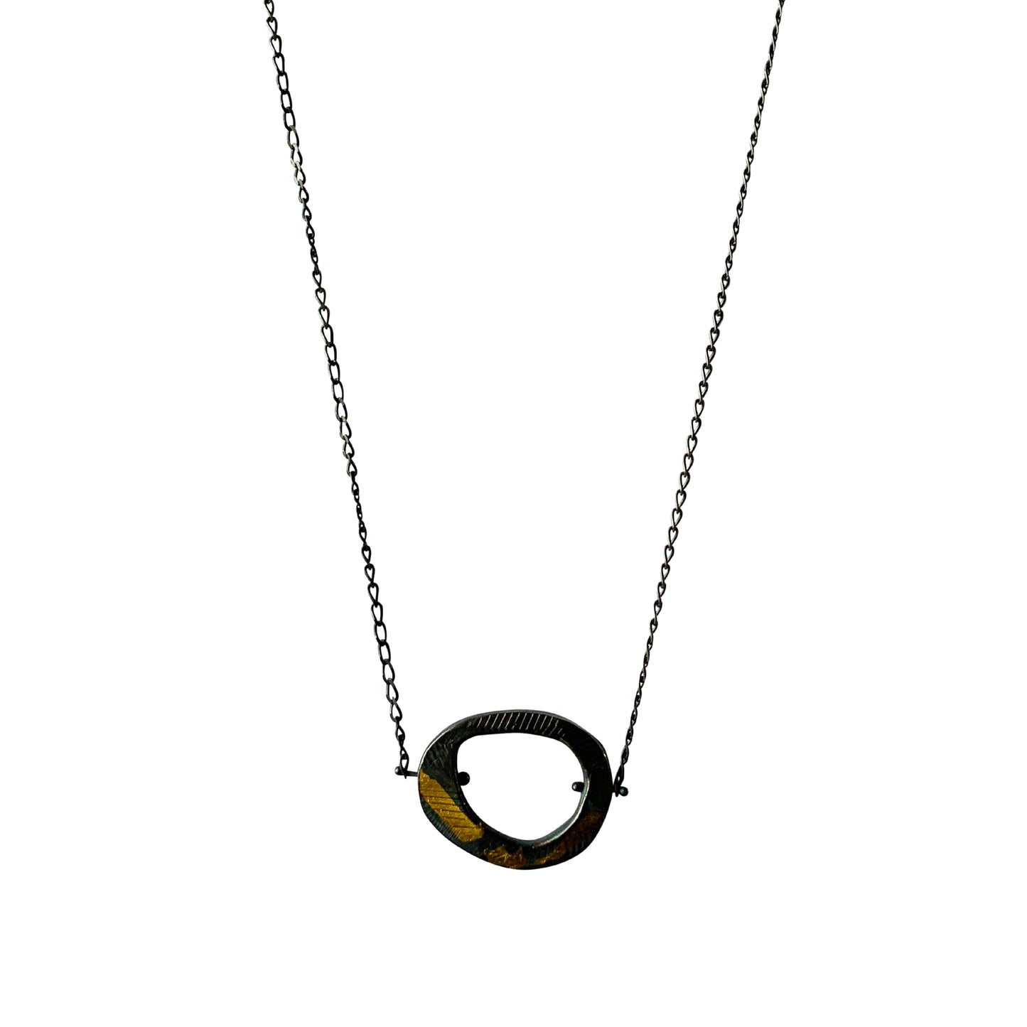 The Skipping Stones Simple Necklace embodies the principles of wabi-sabi, celebrating simplicity and the subtle imperfections that make it uniquely beautiful. The necklace features a delicate chain adorned with small, organic shaped oval reminiscent of skipping stones, creating a harmonious balance between structure and fluidity.