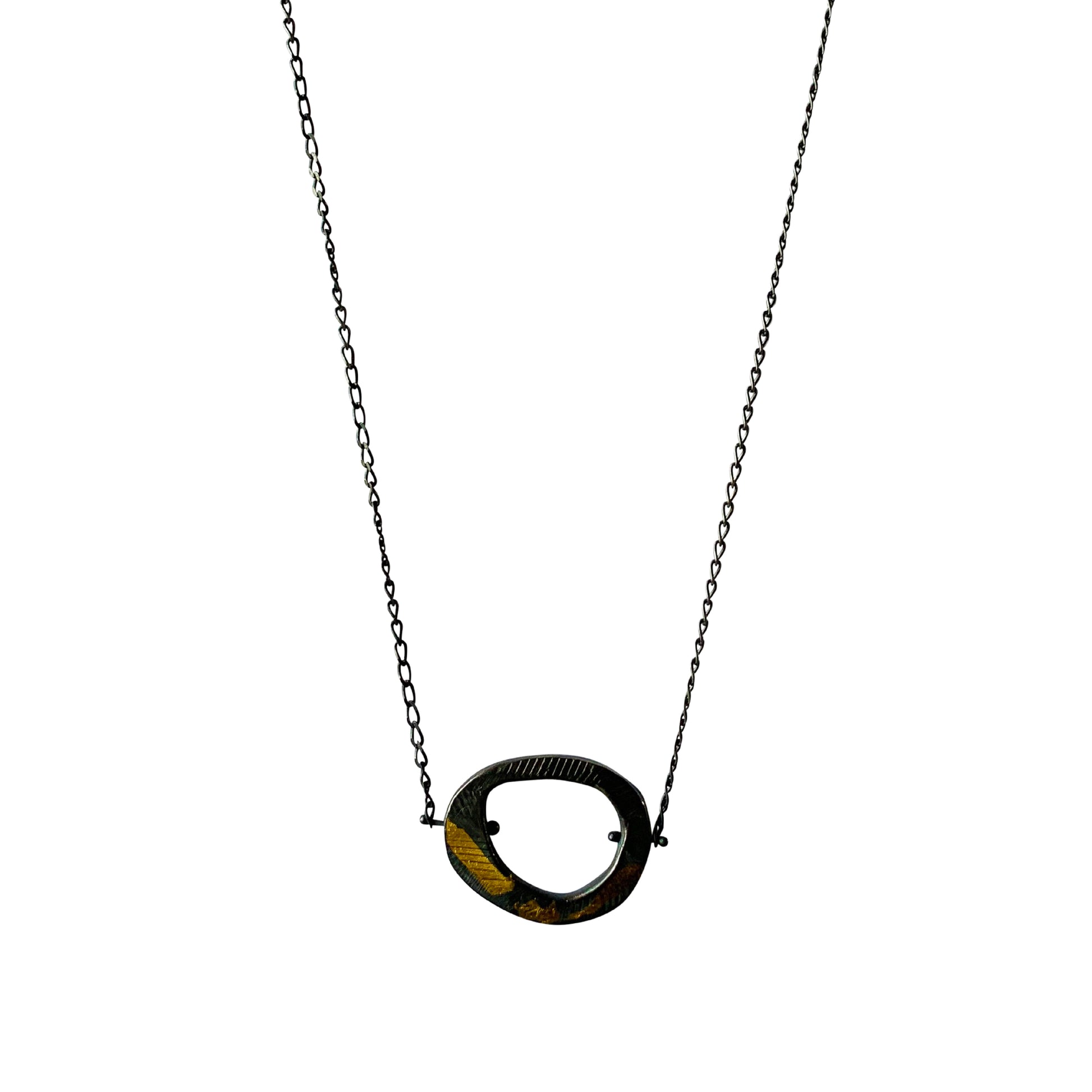 The Skipping Stones Simple Necklace embodies the principles of wabi-sabi, celebrating simplicity and the subtle imperfections that make it uniquely beautiful. The necklace features a delicate chain adorned with small, organic shaped oval reminiscent of skipping stones, creating a harmonious balance between structure and fluidity.