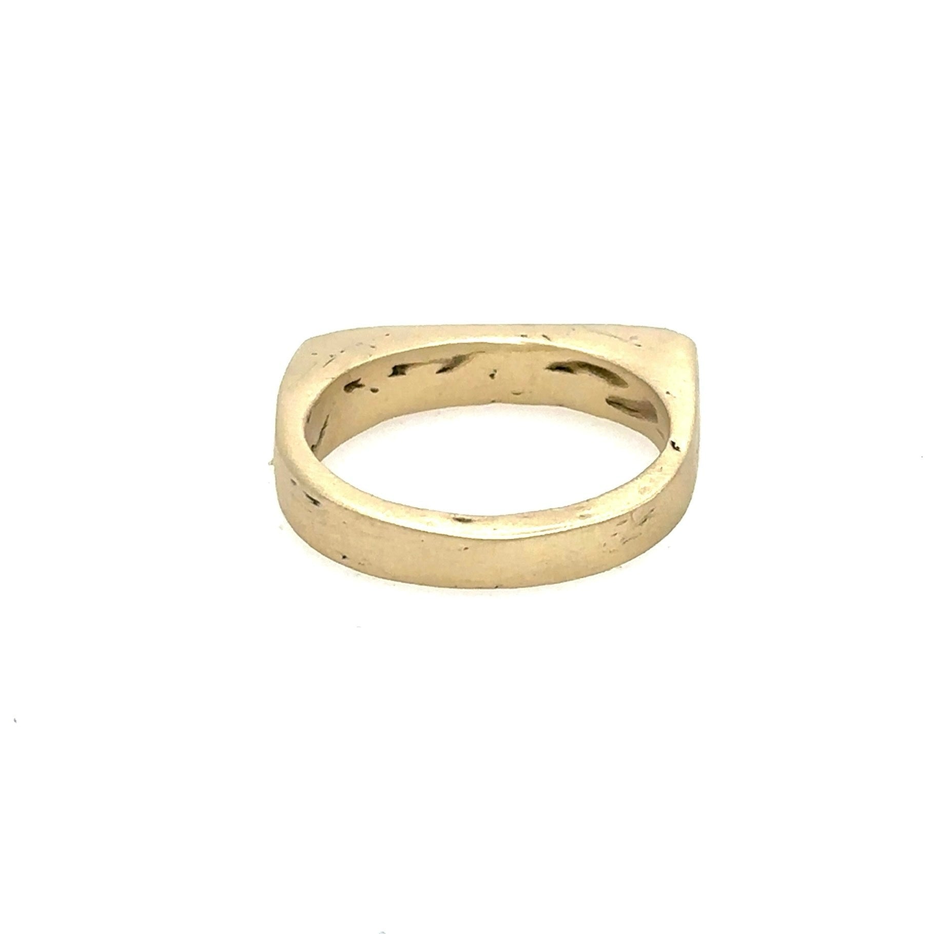 In the most profound moments of transformation, everything is stripped to its essence.This sleek, architectural band captures that moment of clarity with its refined silhouette and single black diamond - like the dark center of an eclipse where revelation occurs in shadow.