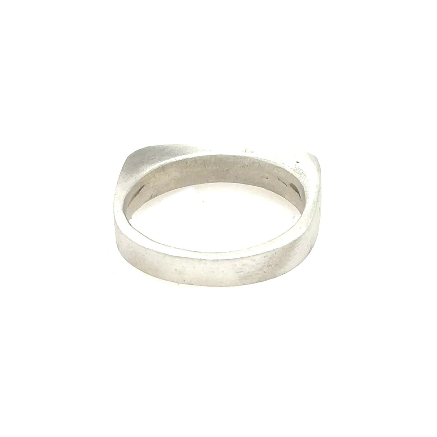 In the most profound moments of transformation, everything is stripped to its essence.This sleek, architectural band captures that moment of clarity with its refined silhouette and single black diamond - like the dark center of an eclipse where revelation occurs in shadow.