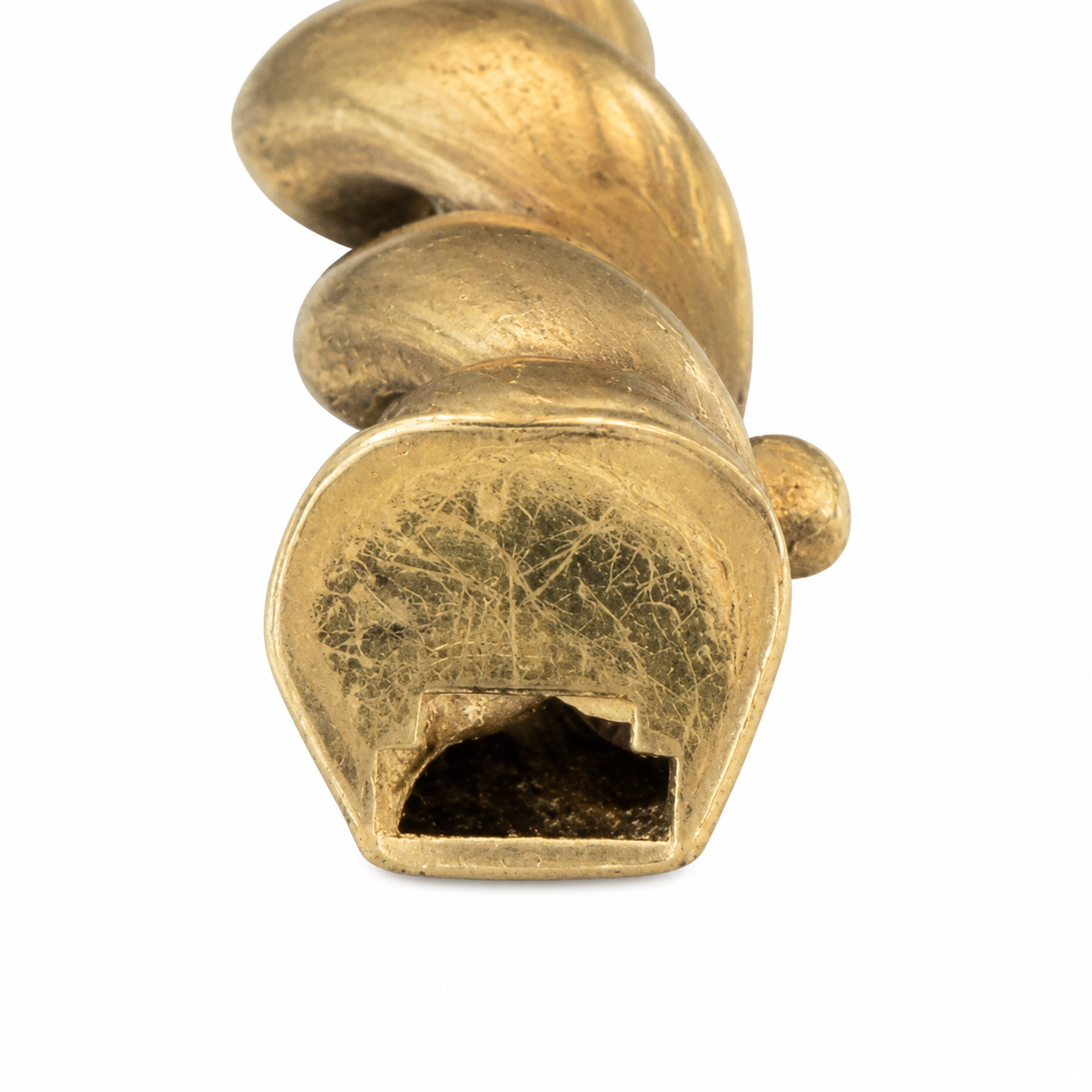 Close up view of clasp insert on Gol Rope Bracelet from Chikahisa Ancestor Collection 