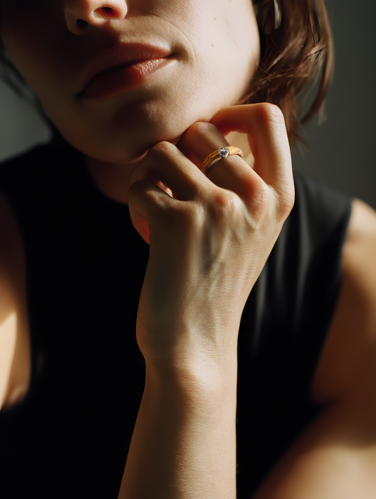 Devotion Ring in 18k Gold with White Diamond