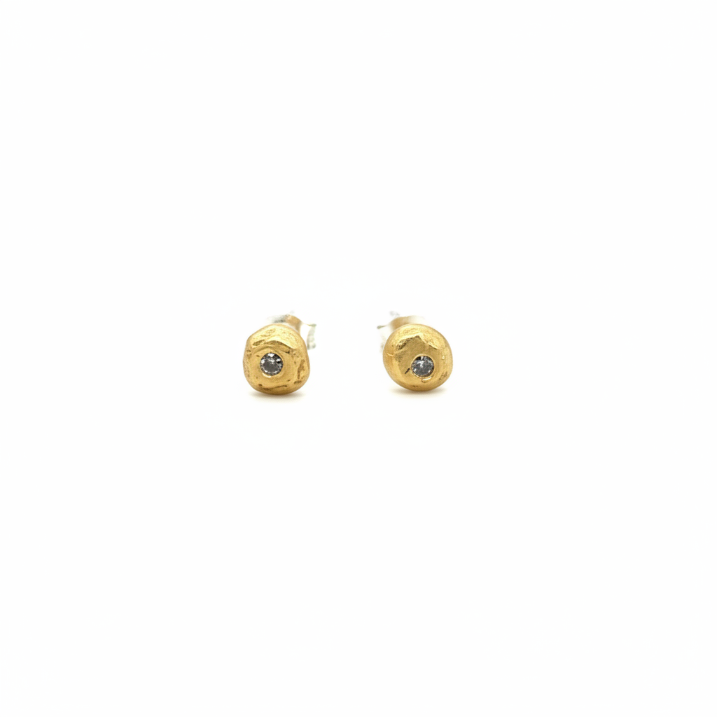 A captivating blend of ancient symbolism and modern elegance. At its center, a 2mm salt and pepper diamond is flush-set, adding an ethereal sparkle that catches the light with every movement. The Evil Eye Stud in 18kt Gold is designed for versatility, perfect for everyday wear or special occasions.