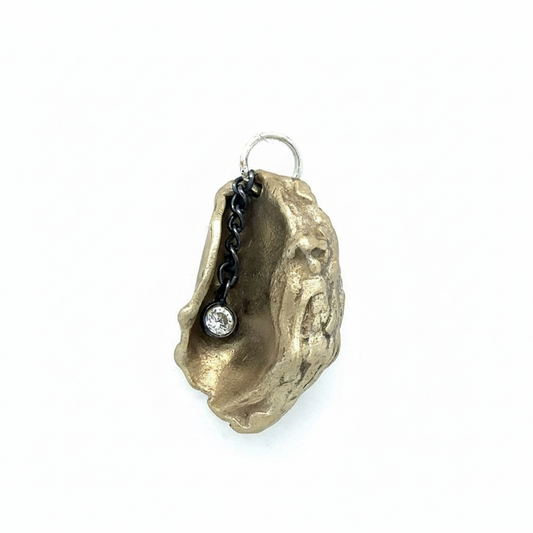 Gratitude Talisman takes form in wings — hand-forged to capture the beauty of expansion. Each curve and texture reflects the truth that appreciation is what allows us to rise. When we open our hearts to what is, we find the strength to move with grace, to fly even after the fall.
 
Worn close to your heart, it’s a reminder that every experience — even the imperfect ones — carries a gift.
Gratitude is not an ending, but a beginning.