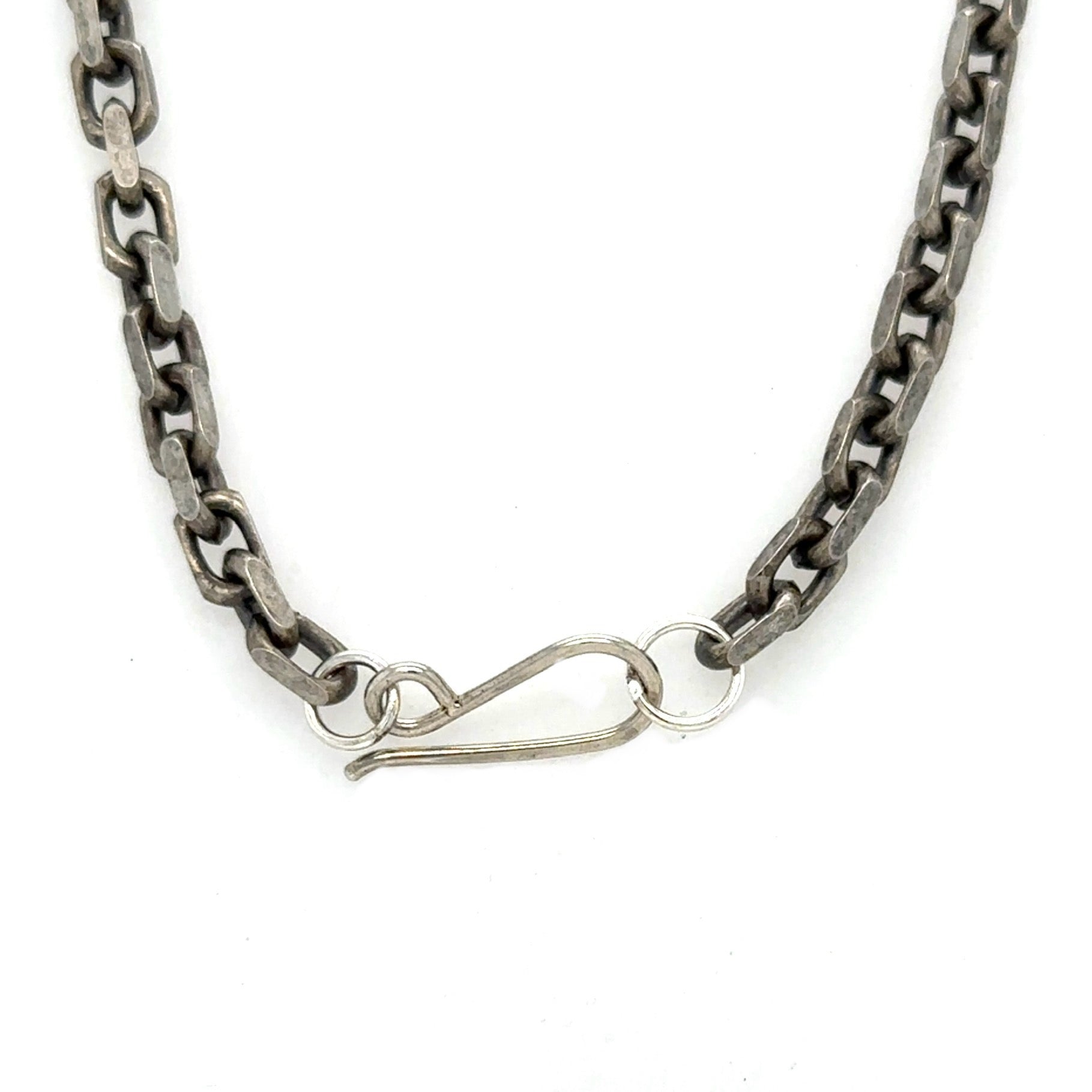 Close up of closure on the Vestige Necklace