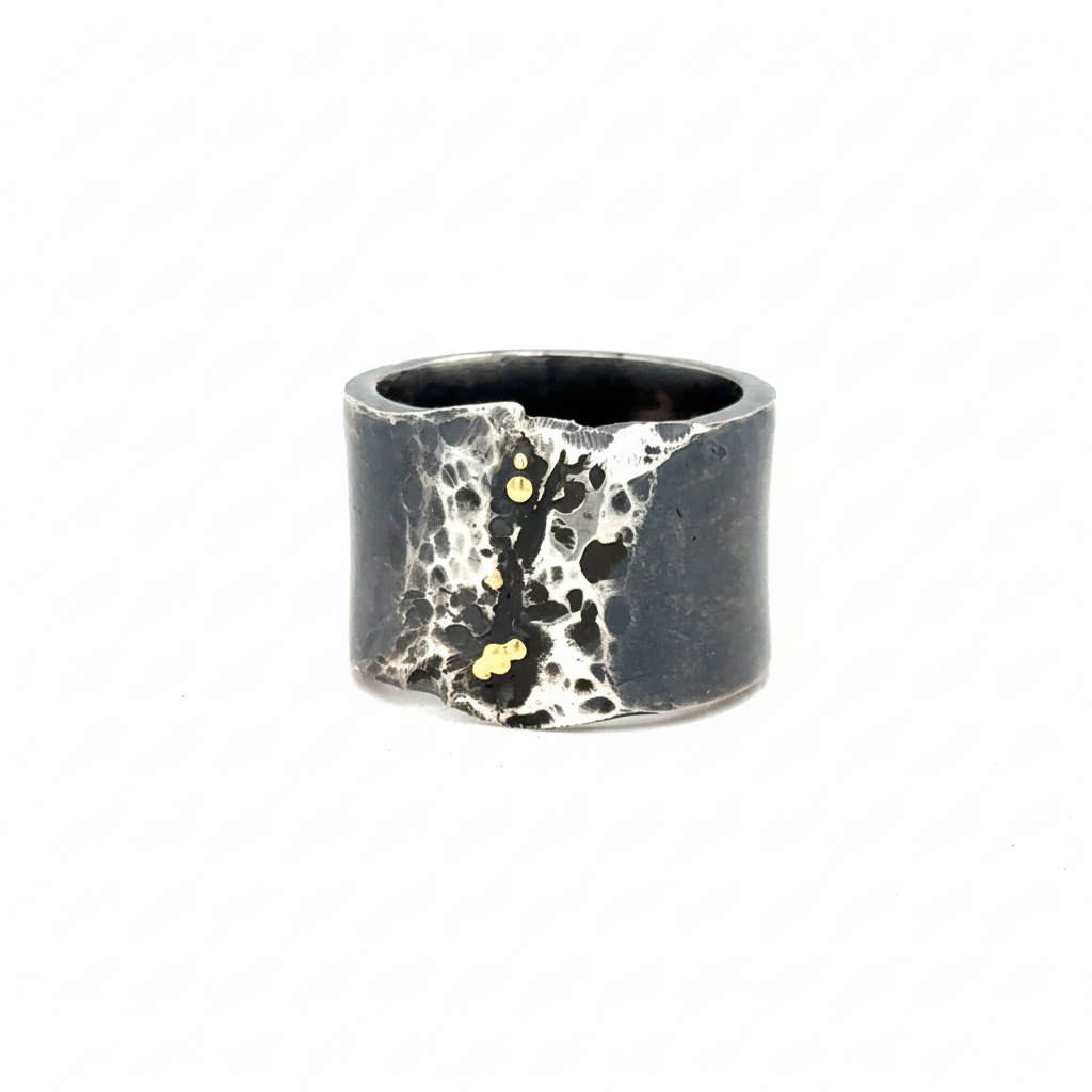 Dive into the mesmerizing world of Whidbey Island's tidal pools with our Tidal Pool Ring. This unique piece features gold accents that contrast the texture, evoking the ever-changing patterns of water and life found in these magical coastal ecosystems.
