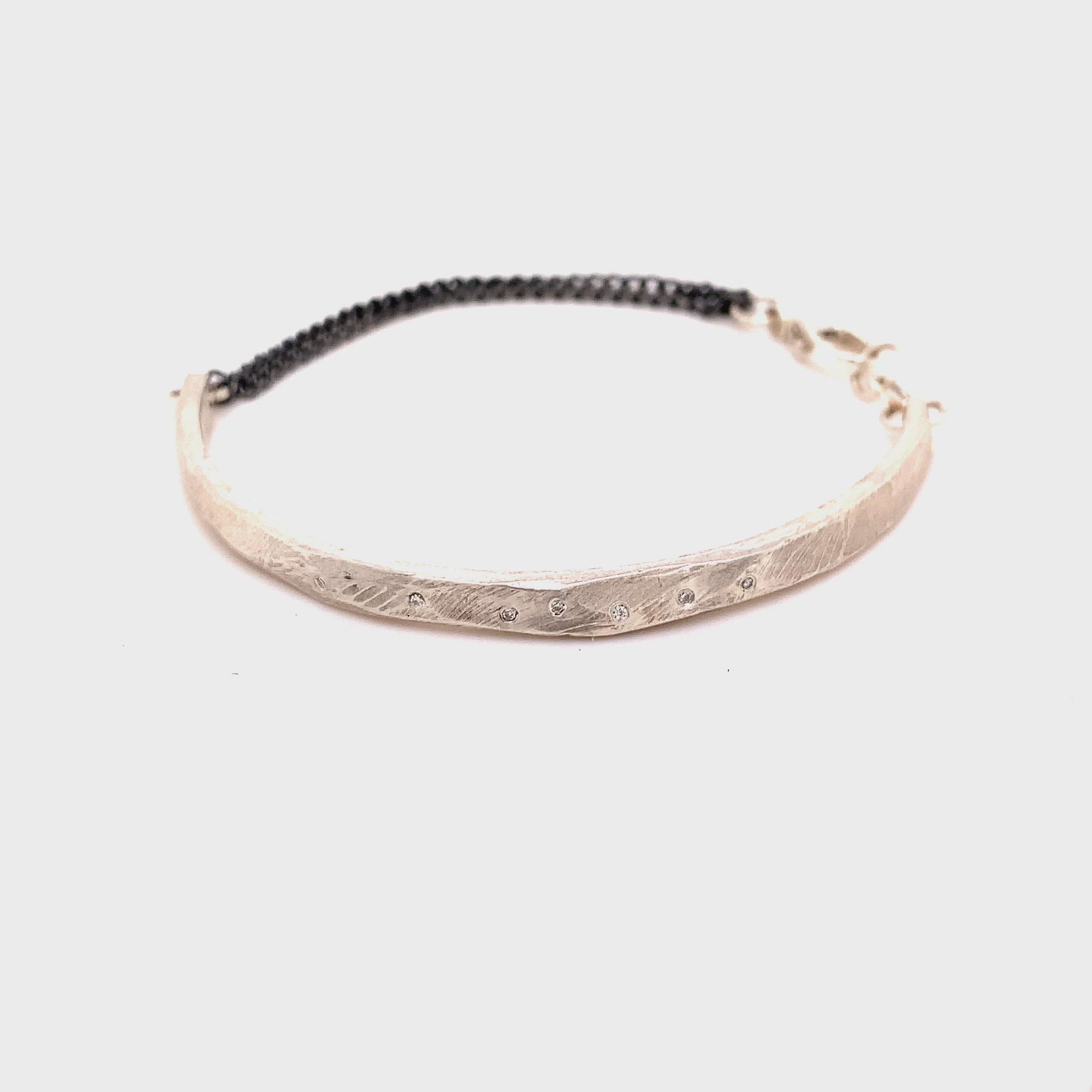 The Skipping Stones Simple Bracelet is imbued with unique character and soulful imperfections. 